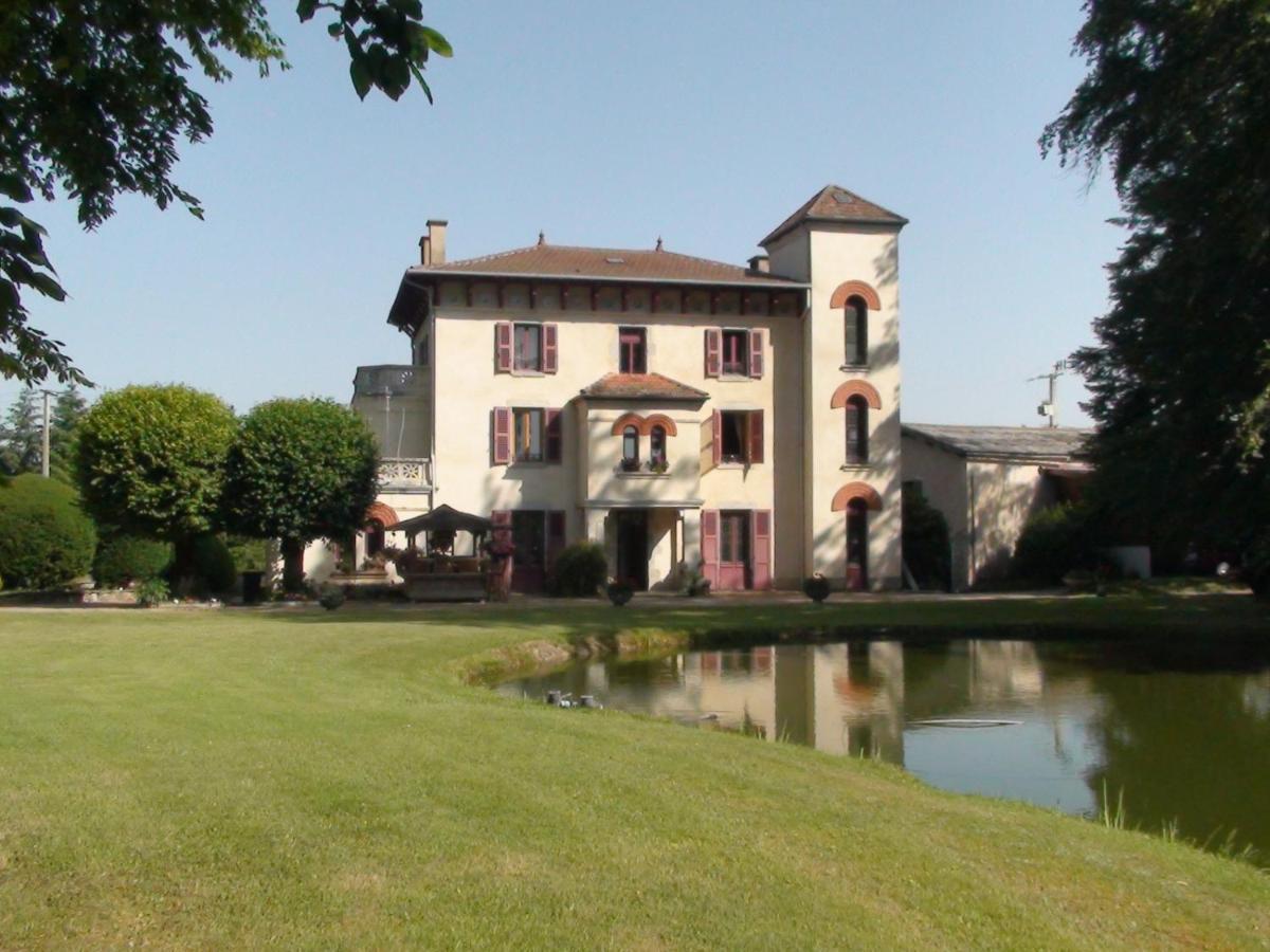 Domaine De Marchal - Chambres Et Table D'Hotes Celles-Sur-Durolle Exteriör bild